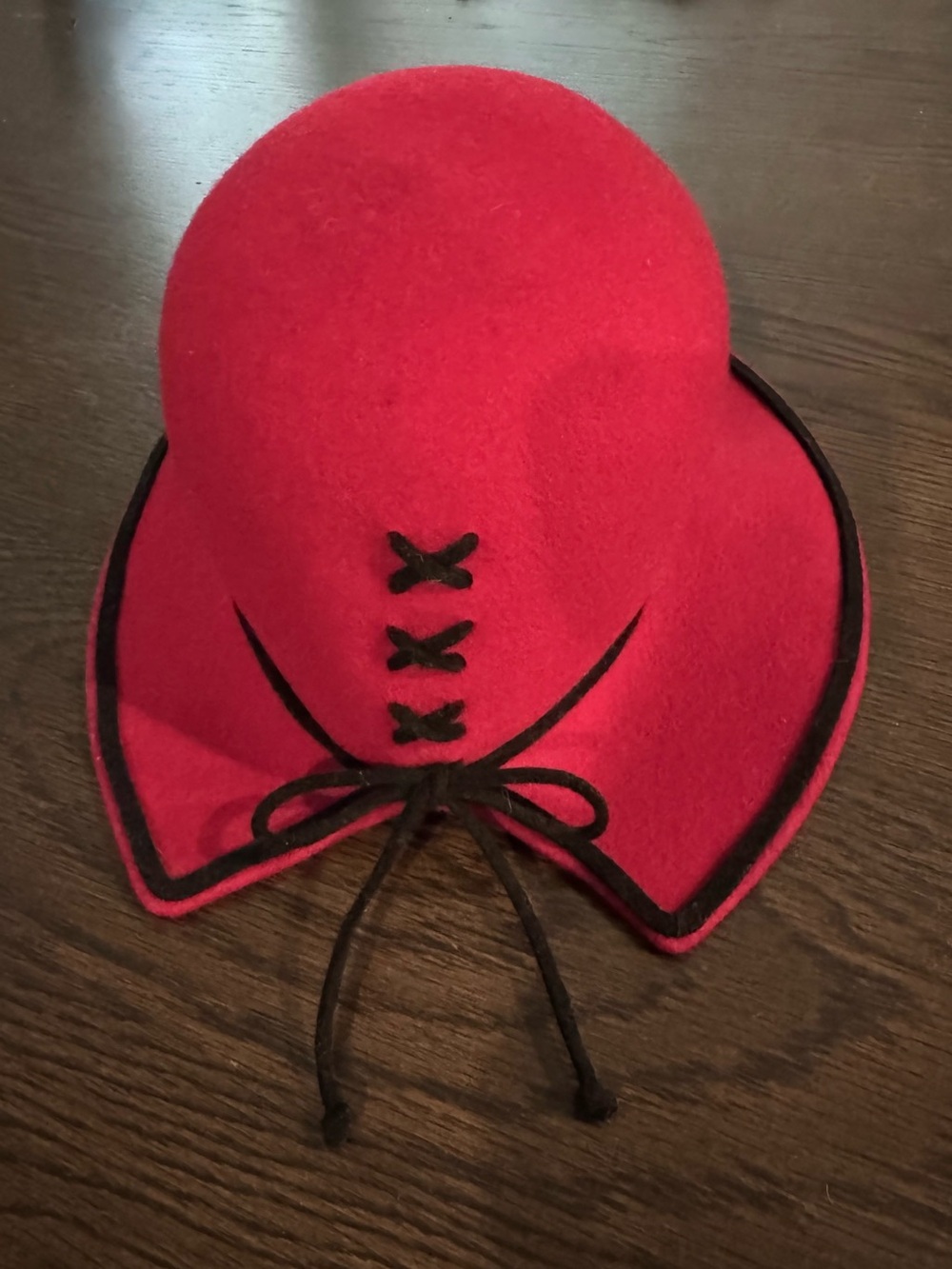 Liz Claiborne Vintage Red Felt Bow-Tie Accent Cloche Hat 100% Wool